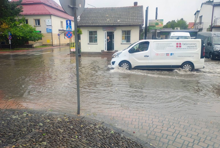 Ponad dwieście interwencji strażaków po burzy w powiecie myślenickim