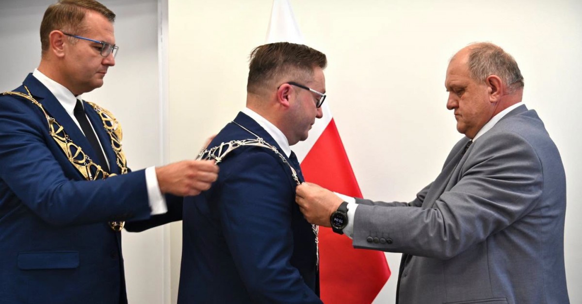 Złocisty dla burmistrza, srebrzysty dla przewodniczącego. Samorządowcy odebrali insygnia władzy