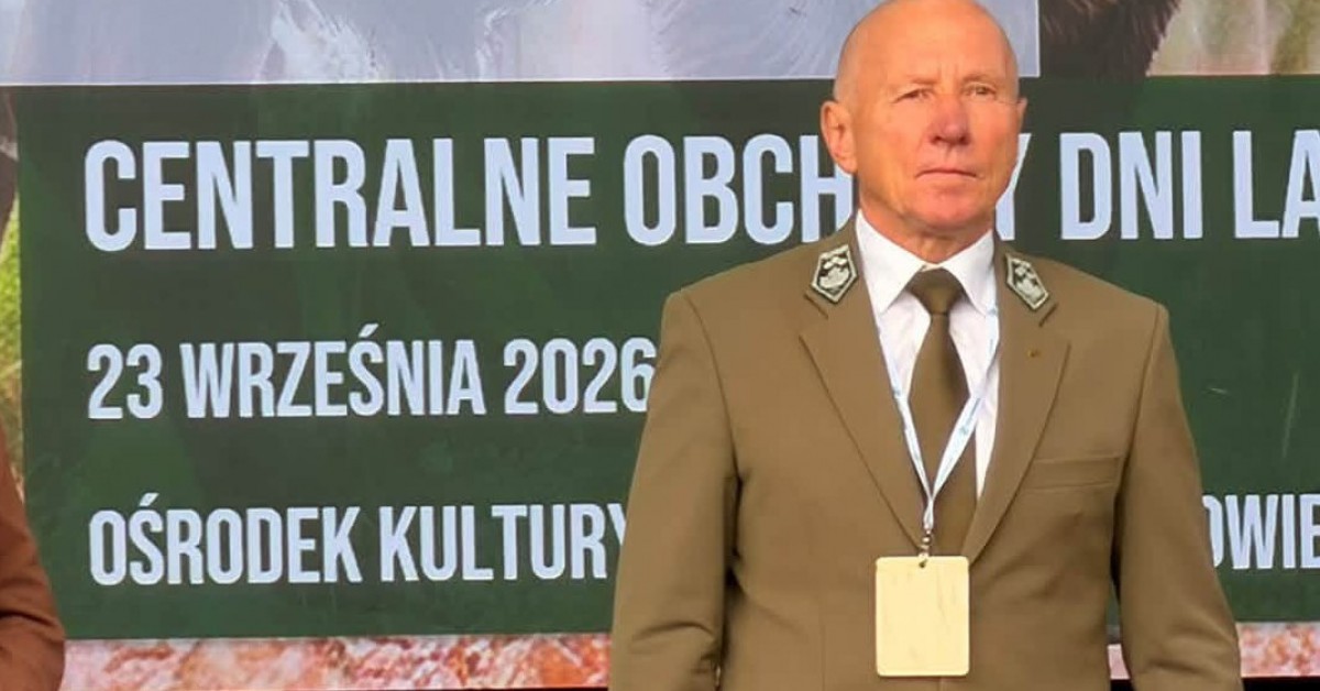 Mariusz Bartosiewicz - nadleśniczy z Myślenic odznaczony Odznaką Honorową przez Minister Klimatu i Środowiska