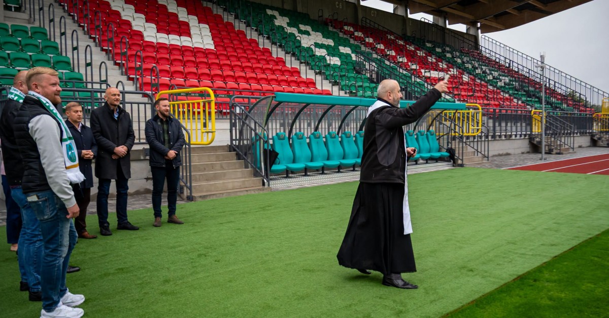 Myślenice. Miejski stadion poświęcony dzień przed otwarciem
