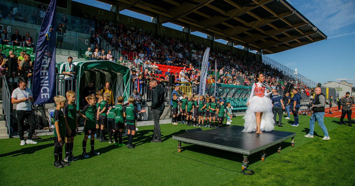 Myślenice. Na inaugurację miejskiego stadionu Dalin zagrał z Wisłą. Budowa trwała 2,5 roku i kosztowała 30 mln zł