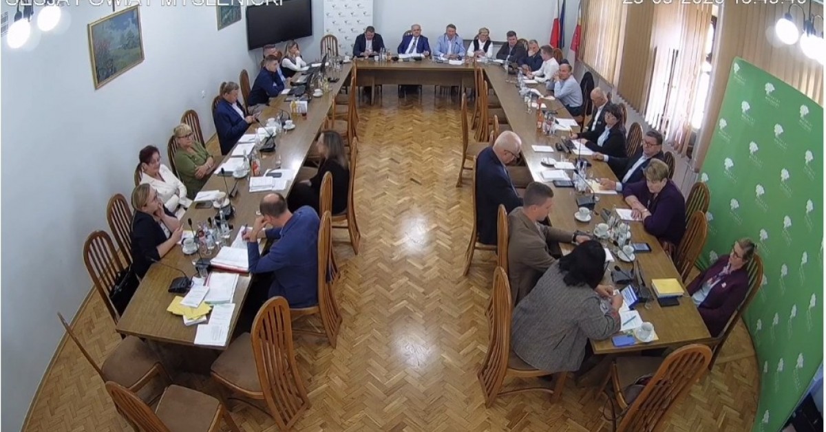 Powiat myślenicki. „Po prostu nas zlekceważyli”. Burzliwa dyskusja radnych o Wodach Polskich i problemie braku wody
