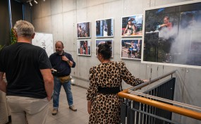 Myślenice. Wystawa fotografii „Foodtrucks” Piotra Góryjowskiego w Galerii mgFoto