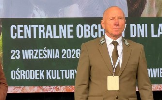 Mariusz Bartosiewicz - nadleśniczy z Myślenic odznaczony Odznaką Honorową przez Minister Klimatu i Środowiska