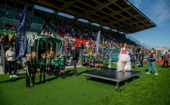 Myślenice. Na inaugurację miejskiego stadionu Dalin zagrał z Wisłą. Budowa trwała 2,5 roku i kosztowała 30 mln zł