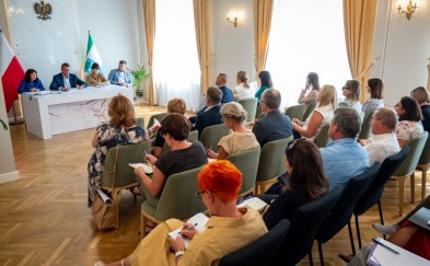 Myślenice. Burmistrz wręczył powierzenia stanowisk i nagrody jubileuszowe w gminnej oświacie