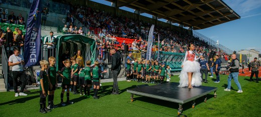 Myślenice. Na inaugurację miejskiego stadionu Dalin zagrał z Wisłą. Budowa trwała 2,5 roku i kosztowała 30 mln zł
