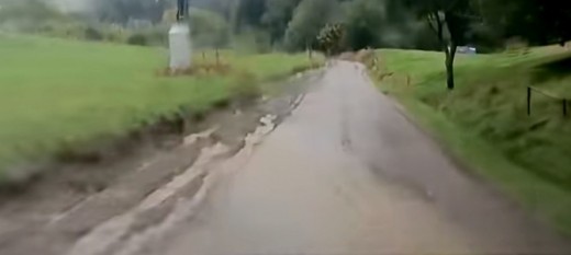 Poręba. Radna ponownie interweniuje w sprawie drogi. Pokazała nagranie z przejazdu