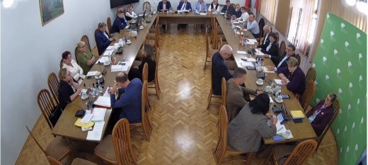 Powiat myślenicki. „Po prostu nas zlekceważyli”. Burzliwa dyskusja radnych o Wodach Polskich i problemie braku wody