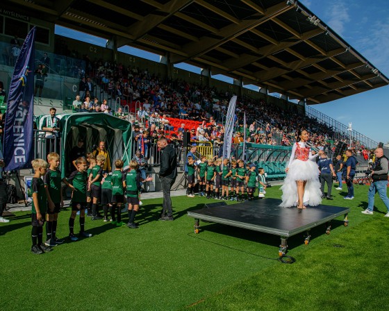 Myślenice. Na inaugurację miejskiego stadionu Dalin zagrał z Wisłą. Budowa trwała 2,5 roku i kosztowała 30 mln zł