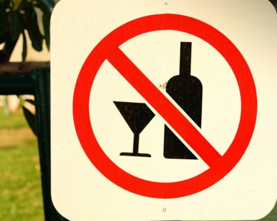Nocny zakaz sprzedaży alkoholu we wszystkich gminach od 2027 roku? „Jestem głębokim zwolennikiem nocnej prohibicji”