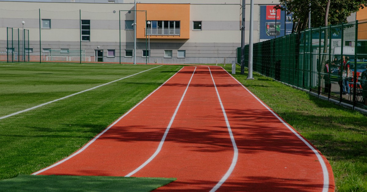Myślenice. Bieżnia wokół stadionu miejskiego oddana dla biegaczy
