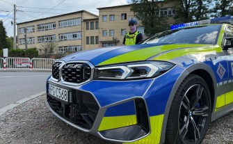 Bez prawa jazdy z pasażerem bez kasku. Piętnastolatek nie zatrzymał się do kontroli. Zajmie się nim sąd rodzinny