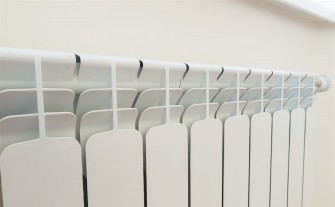 Grzejnik łazienkowy elektryczny czy wodny – porównanie kosztów eksploatacji
