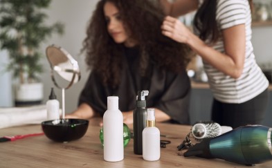 Salonowa pielęgnacja w domu - gdzie kupić profesjonalne kosmetyki do włosów?