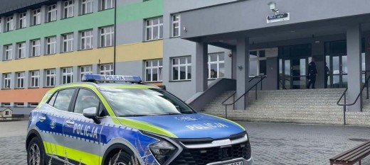 Policja prowadzi wzmożone działania na rzecz bezpieczeństwa w szkołach. Przestrzega przed dezinformacją