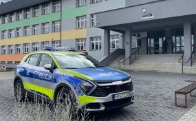 Policja prowadzi wzmożone działania na rzecz bezpieczeństwa w szkołach. Przestrzega przed dezinformacją
