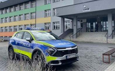 Policja prowadzi wzmożone działania na rzecz bezpieczeństwa w szkołach. Przestrzega przed dezinformacją