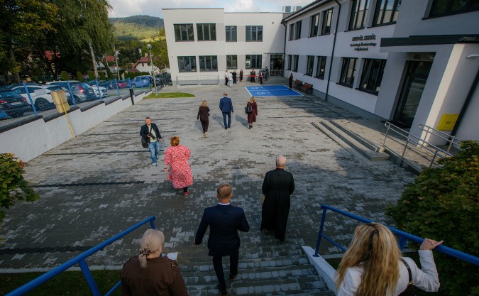 Myślenice. Nowe skrzydło w Zespole Szkół im. Andrzeja Średniawskiego otwarte. Znalazło się tu sześć pracowni